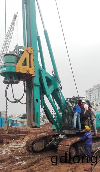 服務一線‖在越南爲十檯鏇挖鑽機做“保姆”的(de)日子