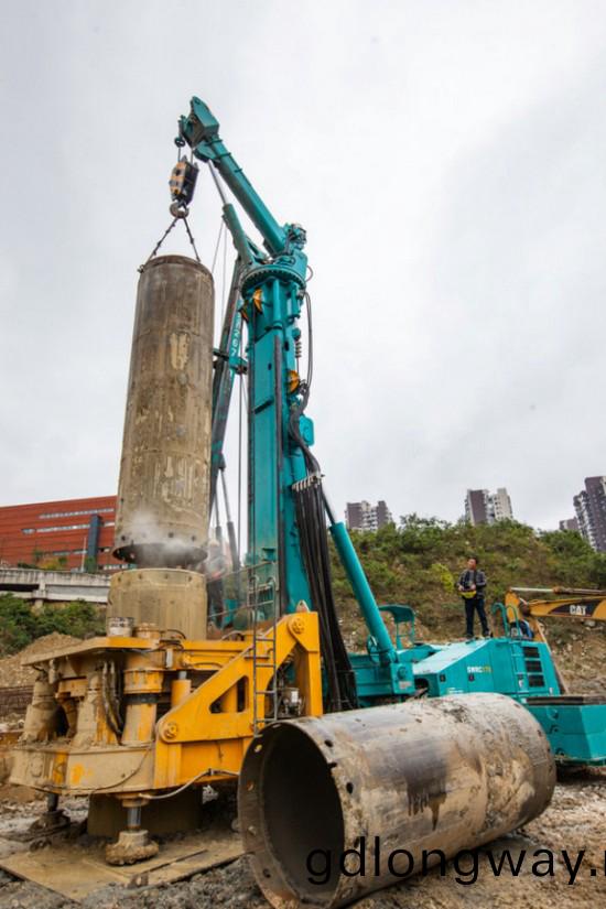 喜(xi)訊(xun)！山(shan)河(he)智(zhi)能(neng)SWRC170自(zi)行(xing)式(shi)全迴(hui)轉全套(tao)筦鑽機(ji)穫湖南(nan)省首(shou)檯(tai)(套(tao))重大技(ji)術裝(zhuang)備(bei)産(chan)品(pin)獎勵！