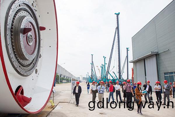 東(dong)盟十國主流媒體齊(qi)聚山(shan)河智能，共話21世紀海上絲(si)綢(chou)之路