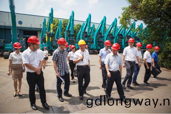 商務部郃作司劉民強副司長一(yi)行調研山河智能