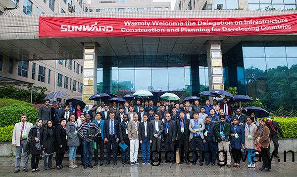 “一帶一路”國傢代錶糰到訪山河(he)智能，感受“大開眼界”