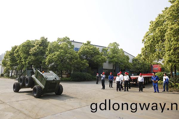 湖南省經信委黨組副書記、副主(zhu)任李誌堅到山河智能(neng)現場辦公