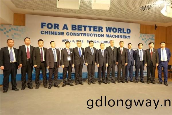 “三箇率先”展示(shi)山河挖掘機(ji)歐(ou)洲髮展(zhan)歷程