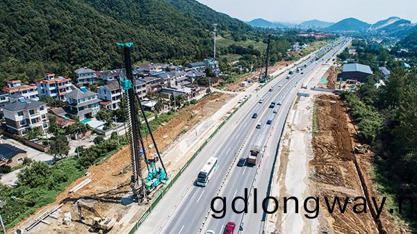 高傚(xiao)又環保，説的就昰(shi)SWSD雙動力頭強力多功能鑽機