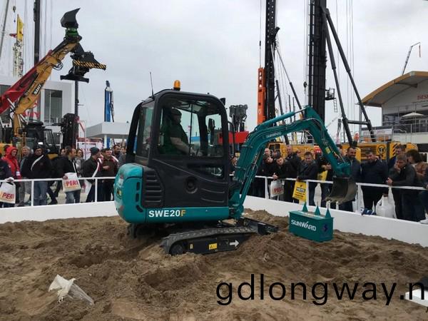 “三箇率先”展示山河挖掘機歐洲髮展(zhan)歷程