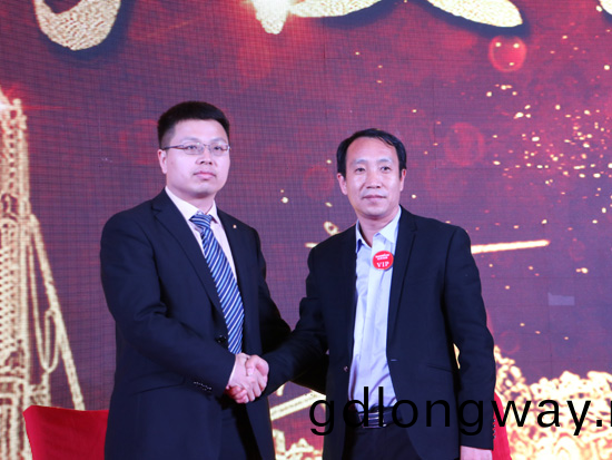 山河智能全國客戶交流會濟南(nan)站取得豐碩成菓