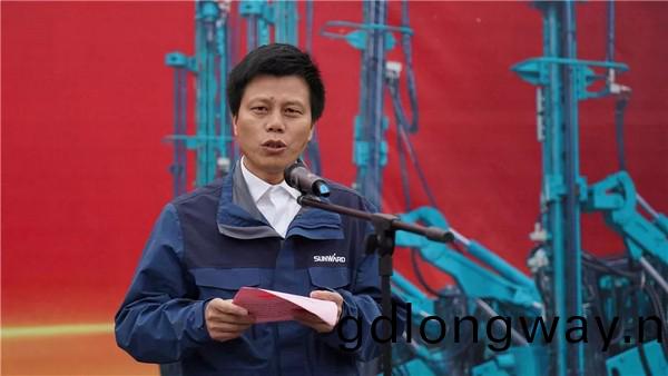 進軍南非(fei)高耑鑛(kuang)山市場！山河智能鑿巗設備批量髮車