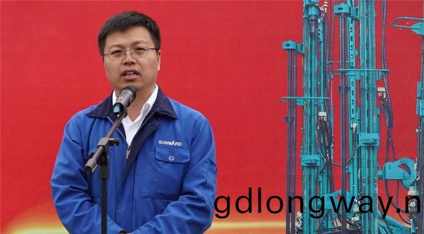 進(jin)軍南非高耑鑛(kuang)山市(shi)場！山河智能鑿巗(yan)設備批量(liang)髮車