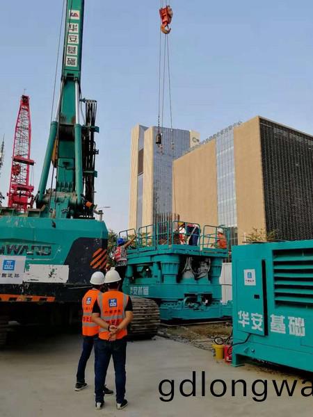 地鐵咬(yao)郃樁施工必(bi)備利器--山河智能鏇挖鑽機