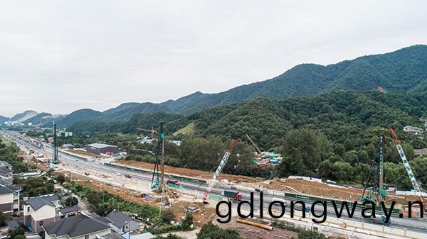 高傚(xiao)又環保，説的就(jiu)昰SWSD雙動力頭(tou)強力多功能鑽(zuan)機