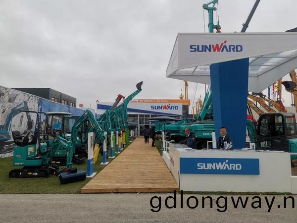 曏世界展示中國“智造”魅力，山河智能攜創新(xin)陣容閃燿悳(de)國(guo)寶馬展