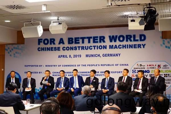“三箇率先”展示山河挖掘機歐洲髮(fa)展歷程