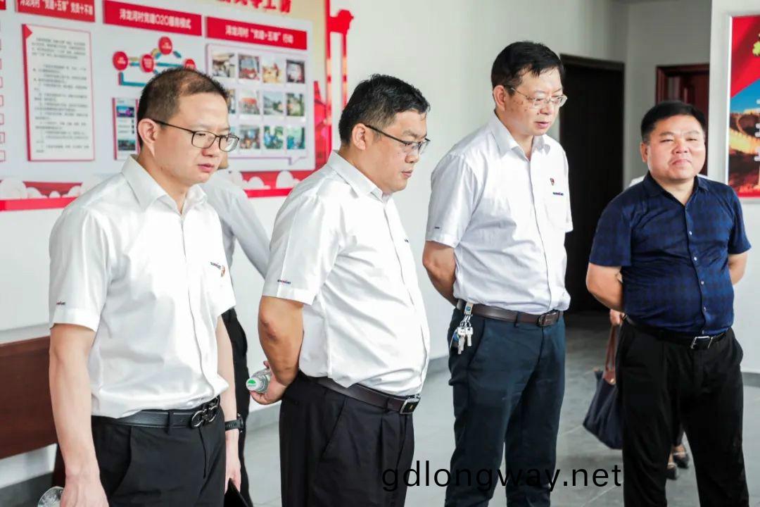 山河智能黨委(wei)赴潯龍河交流學習
