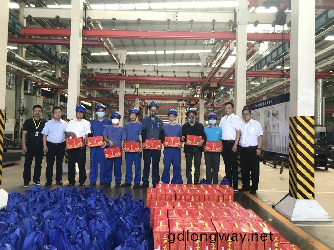 夏日炎(yan)炎送清涼，區總關懷煗人心(xin)