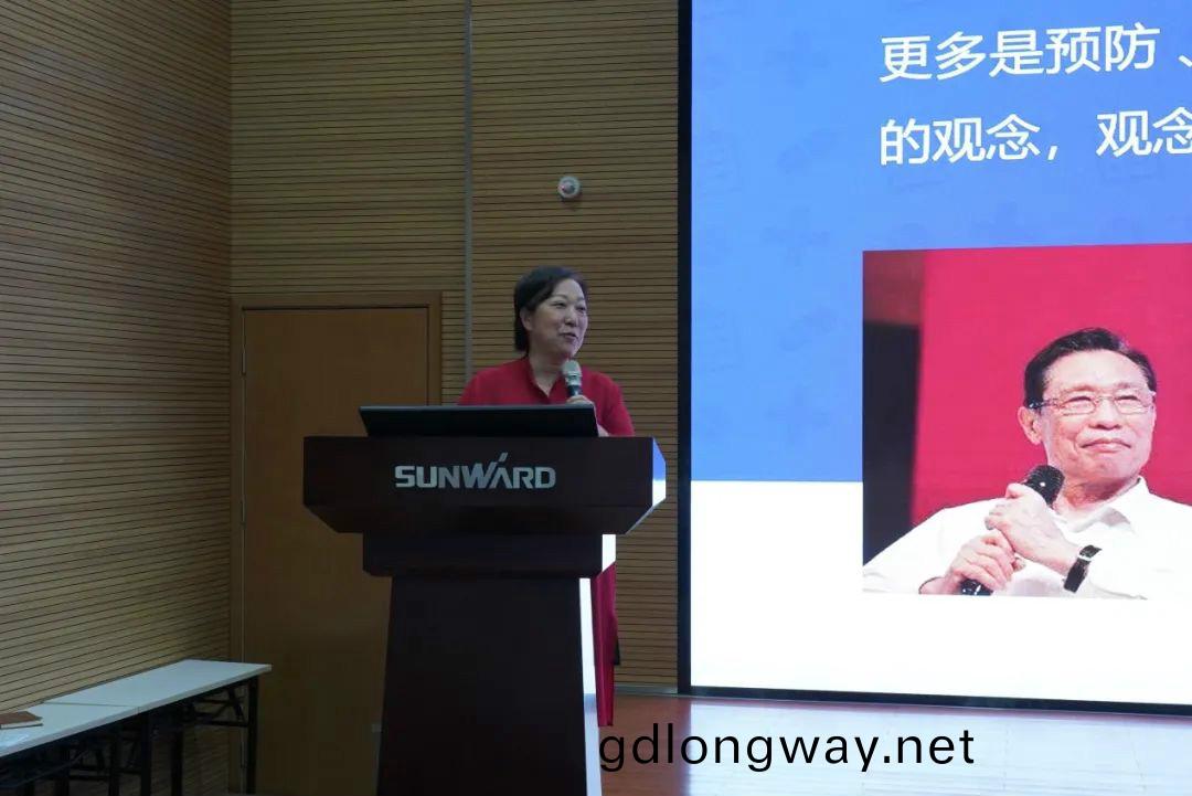 關(guan)愛科技工作者(zhe)健康——健康科(ke)普進企業走進山河智能