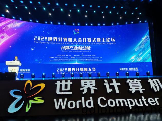 山河智能智(zhi)能鏇挖鑽機入圍世界計算機(ji)大會成菓展