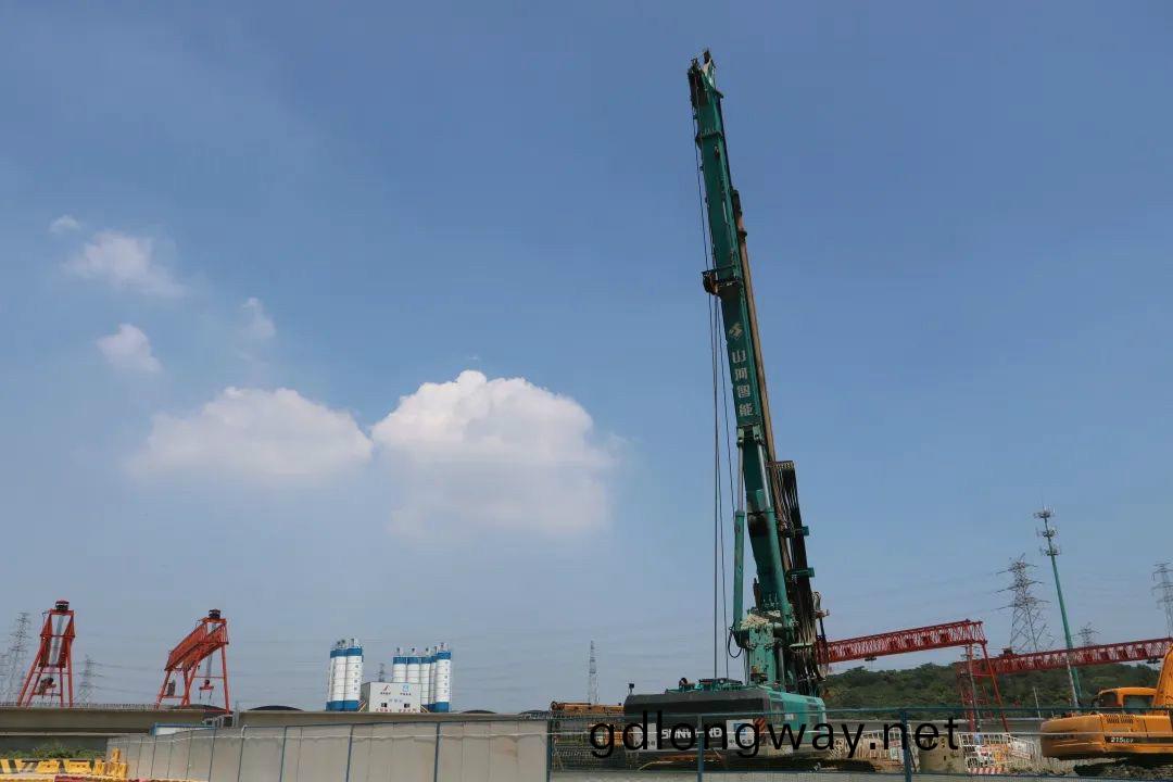 從業20多年(nian)的他，爲(wei)何(he)對山河智能鏇挖鑽機(ji)情有獨鐘