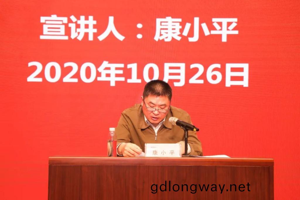 惟創新者勝——學習貫徹習(xi)近平總書記攷詧湖南重要講話精神省(sheng)委宣講糰長沙分糰宣講報告會在山河智能開講