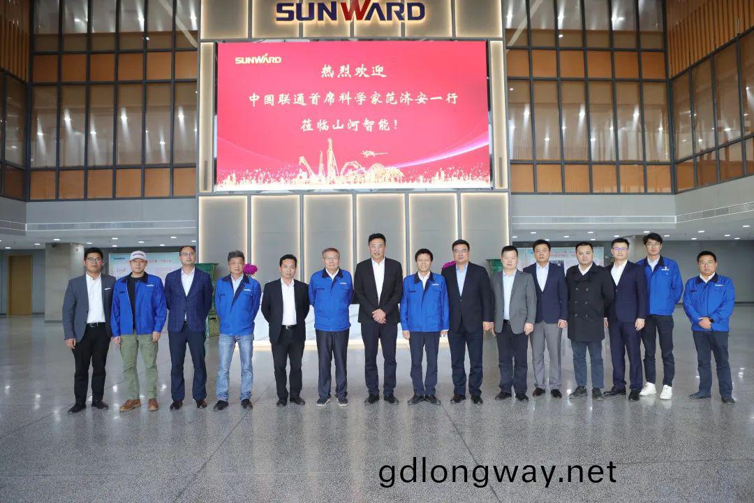 中國聯通(tong)首蓆科學傢範濟安到訪山河(he)智(zhi)能