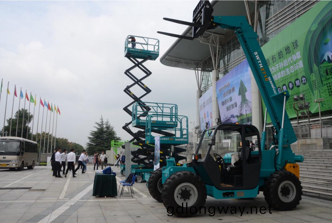 創新“綠”動能 山河智能綠愽會上展風採