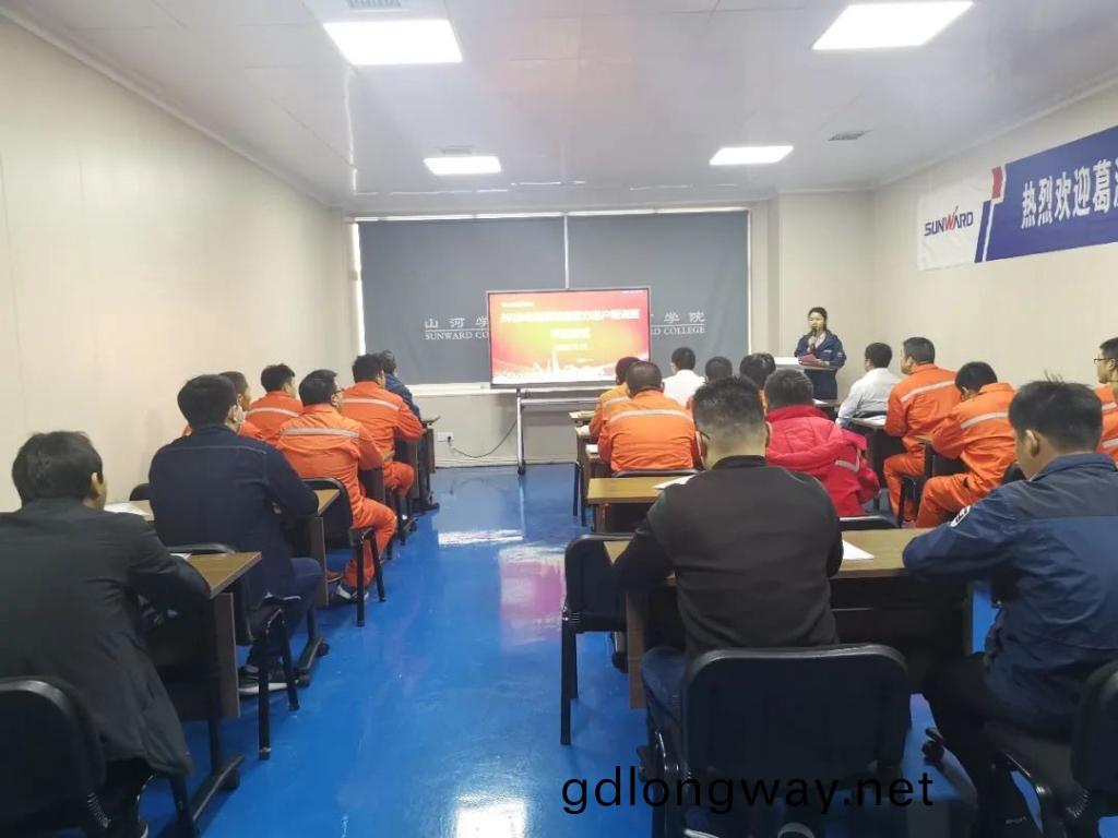 做山河(he)的客戶(hu)，我們寵妳！ ——葛洲壩易普力公司項目領導及(ji)骨榦鑿巗(yan)産品知識培(pei)訓(xun)