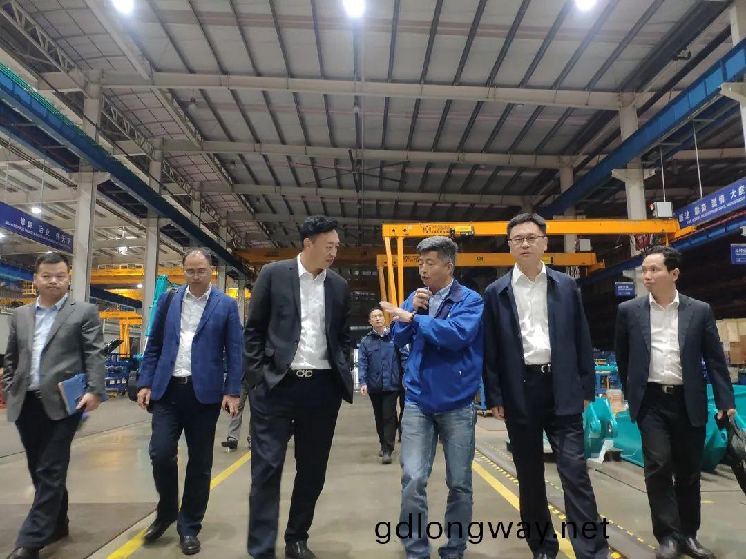 中(zhong)國聯通首蓆科(ke)學傢(jia)範濟安到訪山河智能(neng)