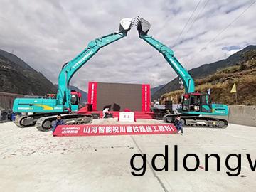 山(shan)河智能挖掘機助力川藏鐵路建設