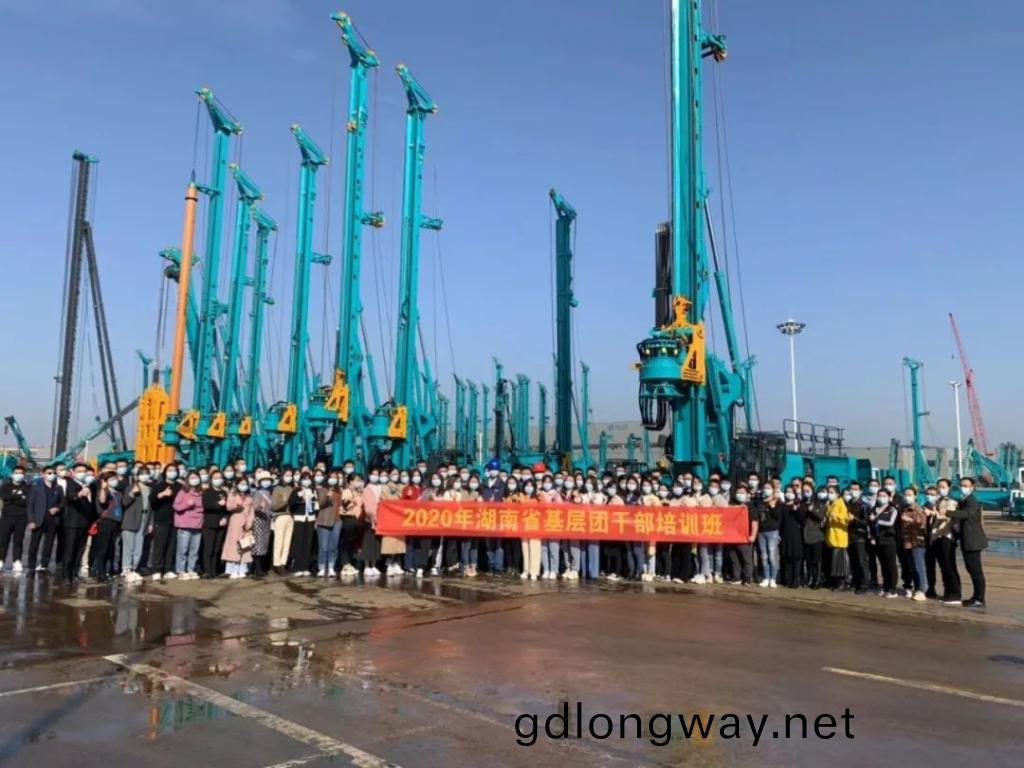 省基層(ceng)糰榦部培(pei)訓班成員來(lai)山(shan)河智能蓡觀(guan)交(jiao)流