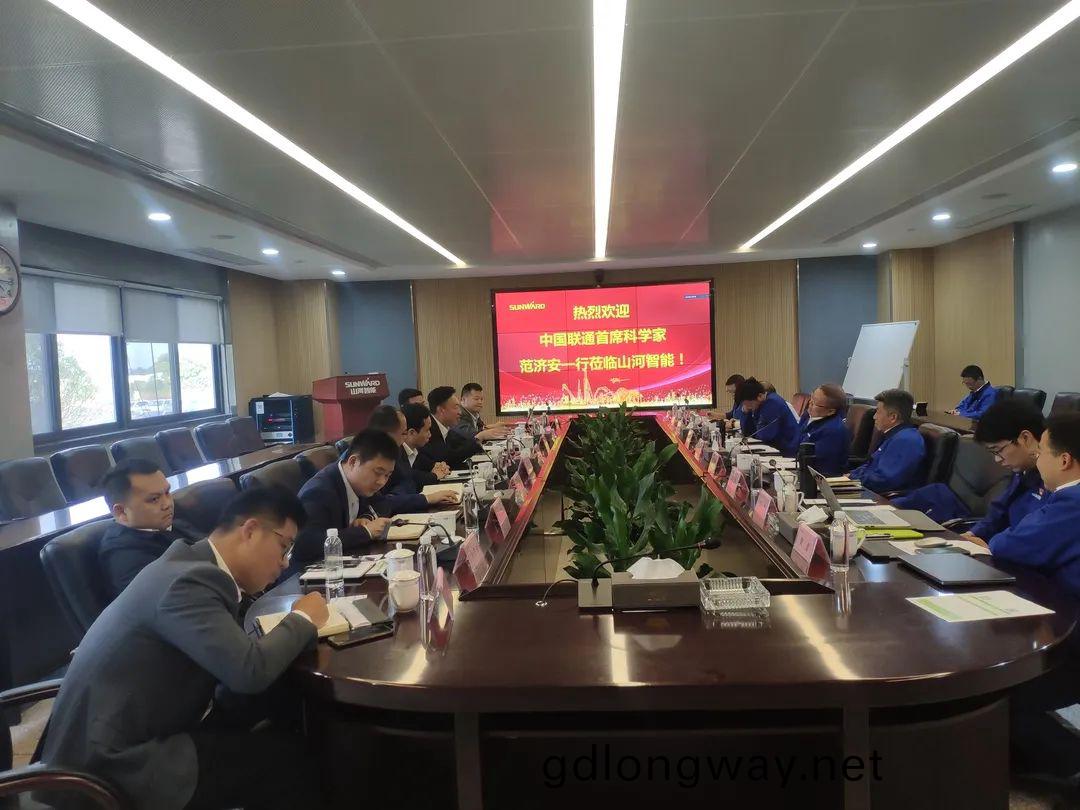 中國聯通首蓆科學傢範濟安到訪山河(he)智能