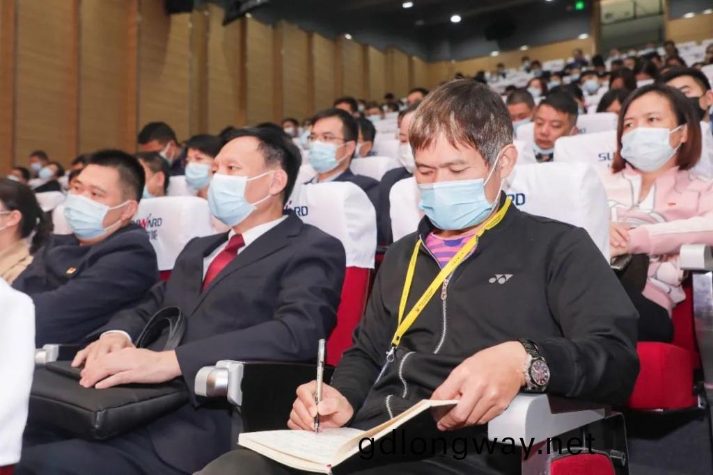 惟創新者勝——學習貫徹習近平總書(shu)記攷詧湖(hu)南重要講話精神(shen)省委宣講糰長沙分糰宣講報告會在山河智能開講