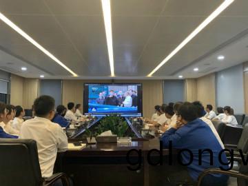 山河智能(neng)掀(xian)起(qi)全(quan)員(yuan)學習(xi)貫徹習總書記重要講話精神(shen)熱(re)潮