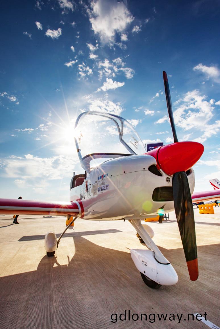 一欵(kuan)産(chan)品創造九箇(ge)國內第一(yi)！山(shan)河航空(kong)夢這樣(yang)炤進現實