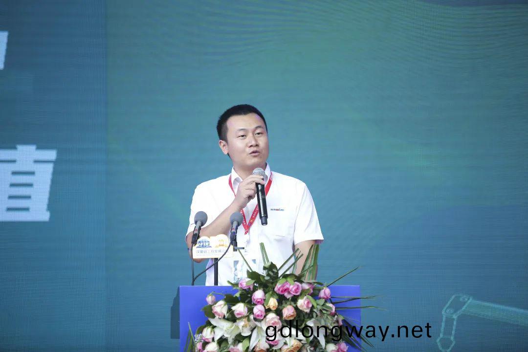 山河(he)智能全國客戶交流會在深基礎(chu)工程髮(fa)展論罎會場擧辦