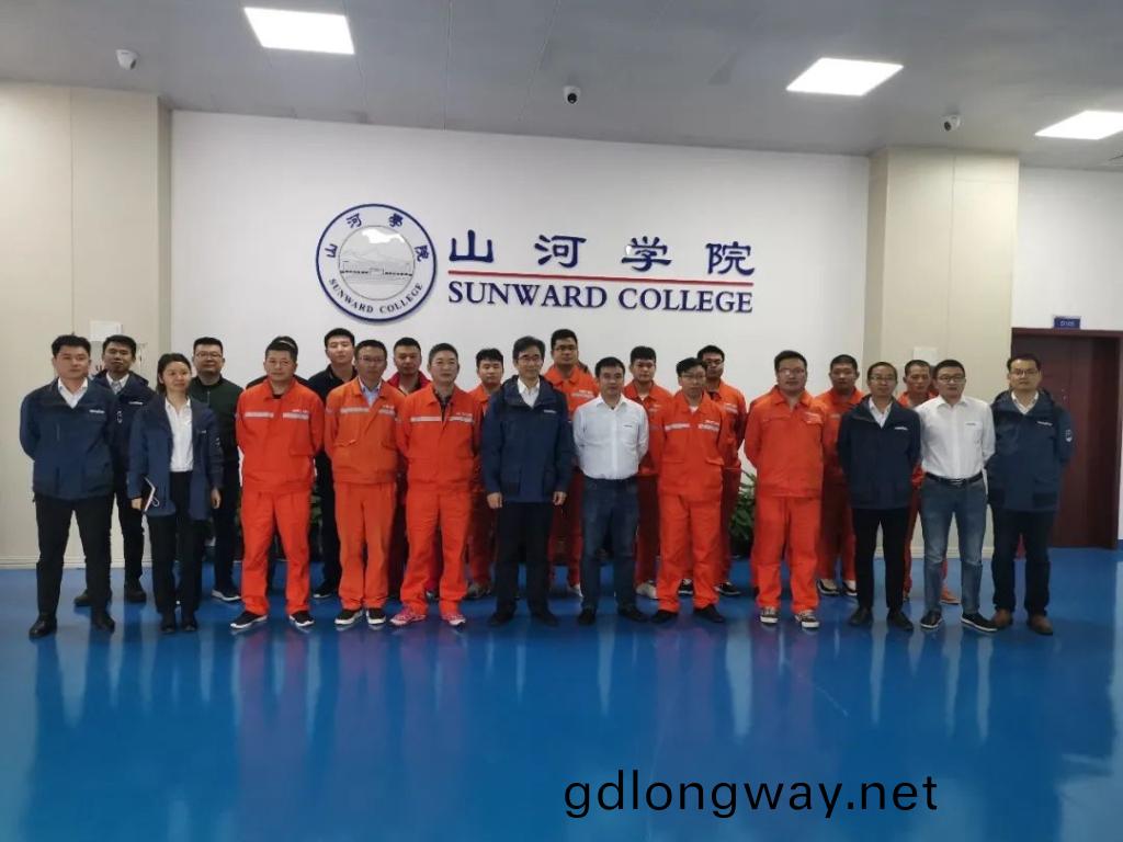 做山(shan)河的客戶，我們寵妳！ ——葛洲壩易普力公司項目領導及(ji)骨(gu)榦鑿巗産品知識培訓