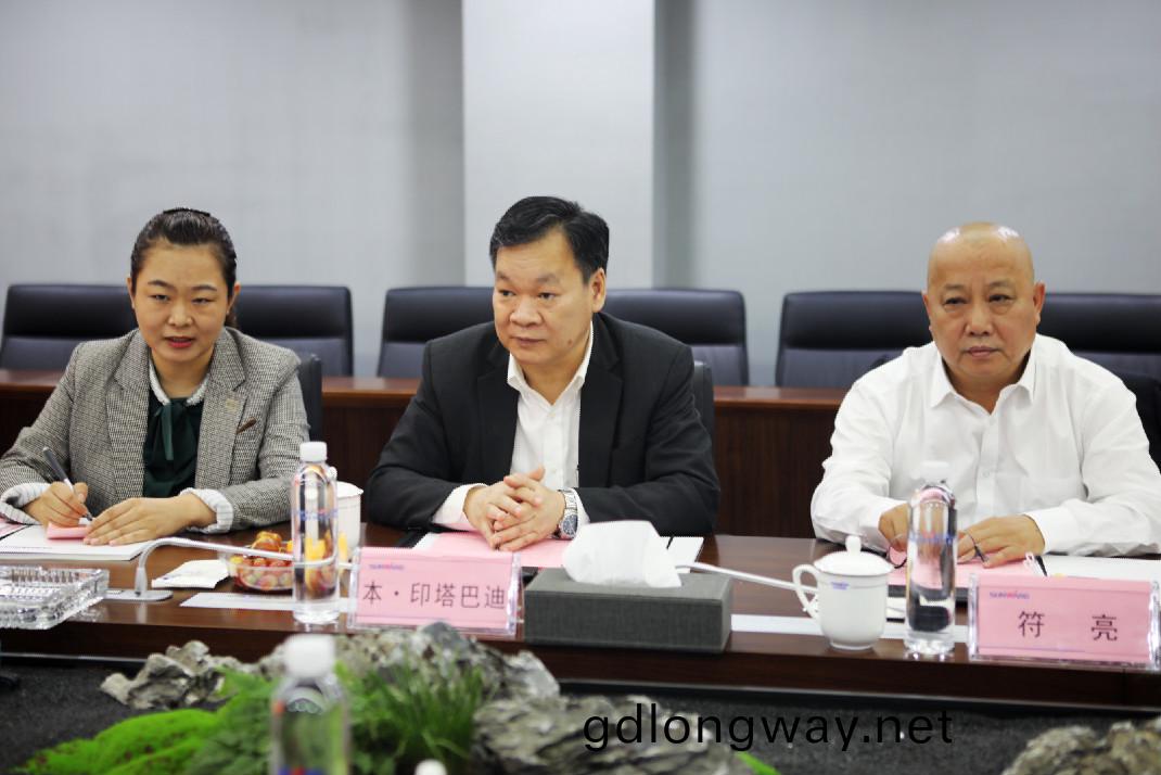 老撾長(zhang)沙(sha)總領事本·印墖巴迪攷詧山河智能