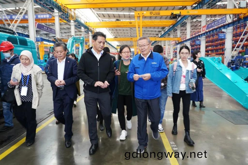 東盟聯郃(he)蓡訪(fang)糰攷詧山河智(zhi)能