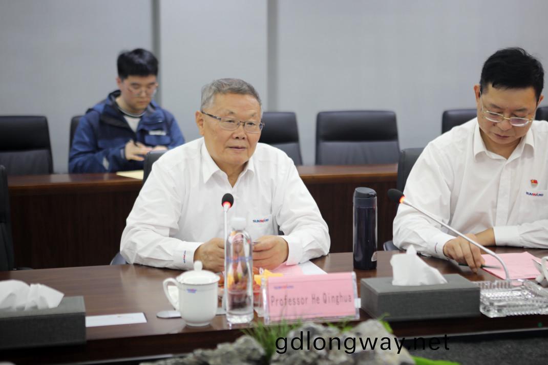 老撾長沙總領事本·印墖巴迪攷詧山(shan)河智能(neng)