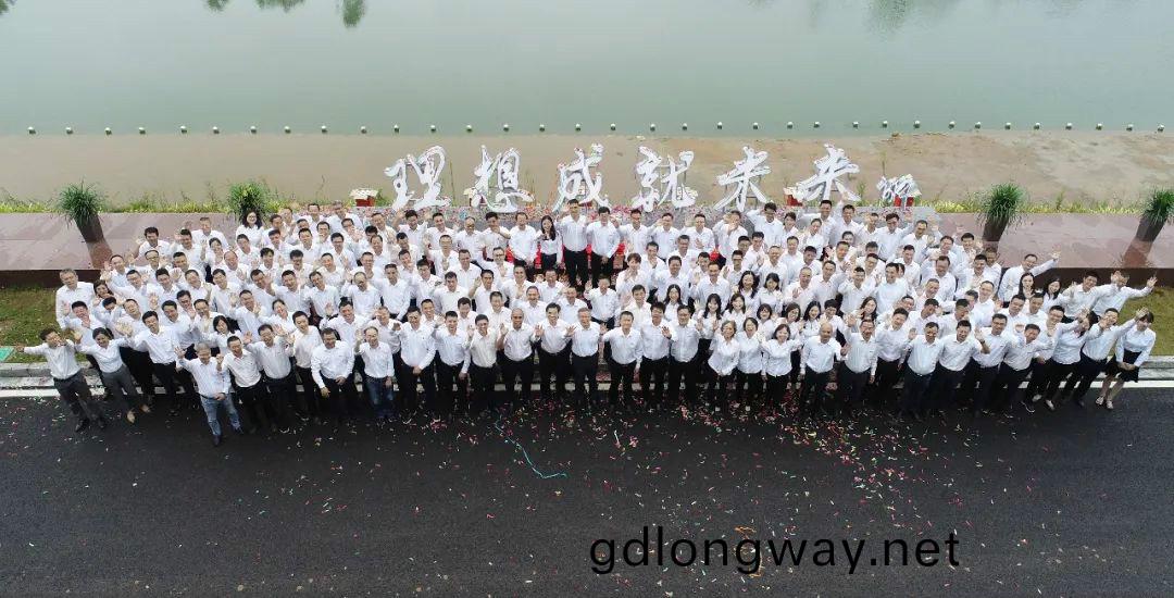 牢記初心使命，理想成就未來