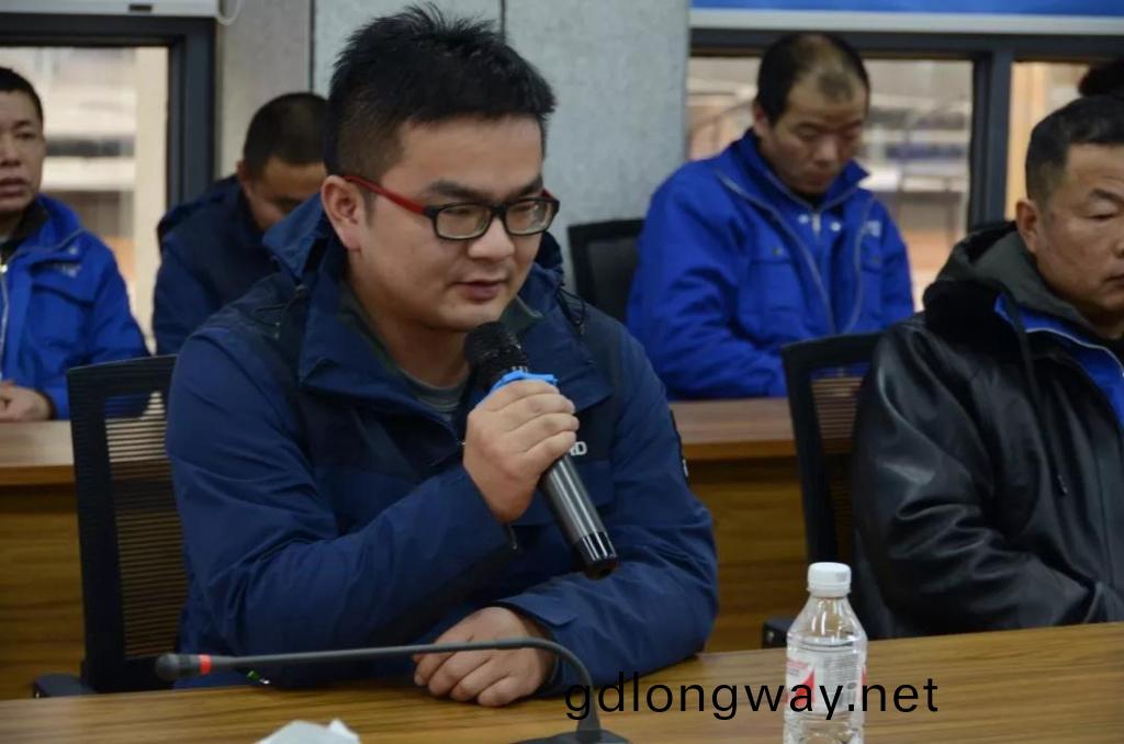 山河智能召開旾節睏難職工座談會