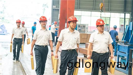 萬力集(ji)糰“送清涼”活動，慰(wei)問一線員工