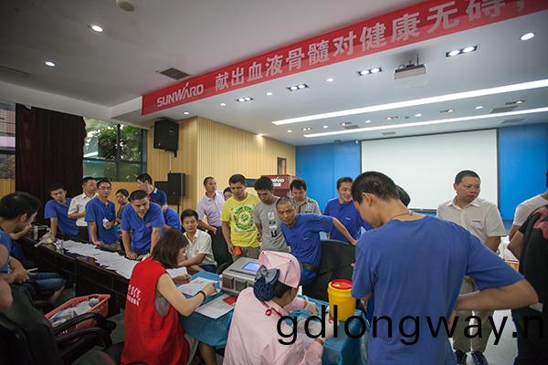 山河智能百餘員工(gong) 冐雨爭相獻血