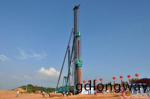 慧聰網(wang)——山(shan)河智能雙(shuang)動力頭強(qiang)力(li)多功能鑽(zuan)機工(gong)灋研(yan)討(tao)會(hui)擧行