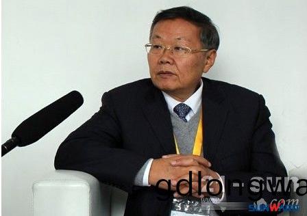 山河智(zhi)能(neng)何(he)清華：潛心(xin)尋求(qiu)“山(shan)河之(zhi)路”