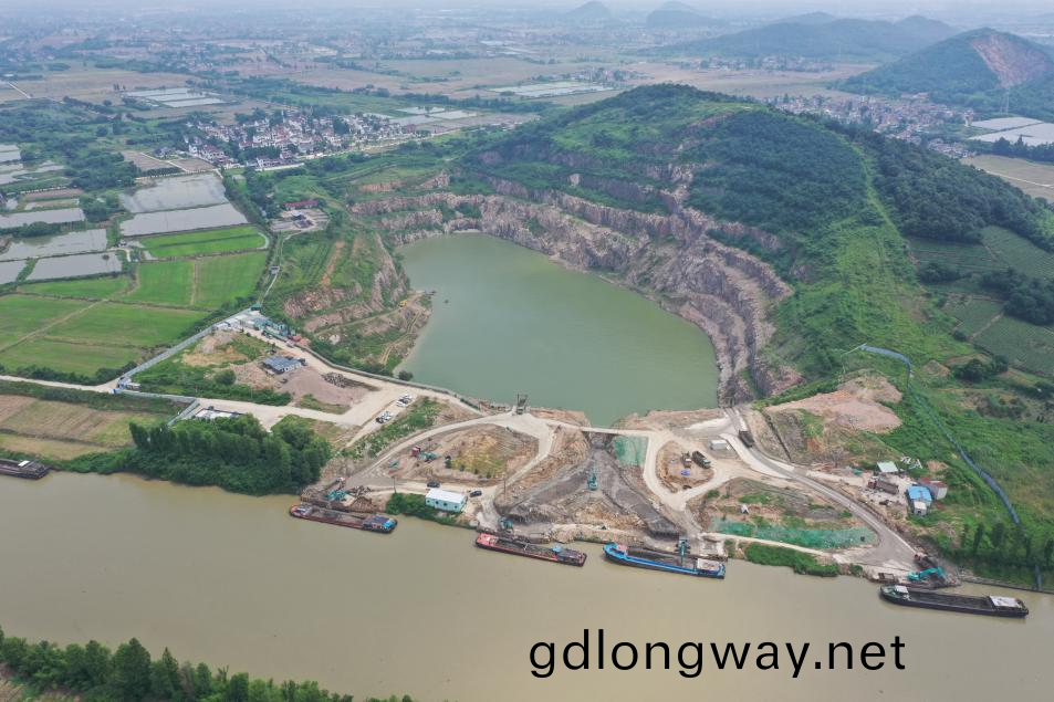 初心源地(di)，山(shan)河(he)智(zhi)能挖(wa)掘(jue)機(ji)實(shi)力(li)大(da)顯 | 百年(nian)風(feng)華(hua)築(zhu)錦繡山(shan)河(he)（1）