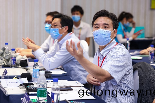 點(dian)讚！山(shan)河(he)智能(neng)液(ye)壓混(hun)郃動力(li)挖(wa)掘機(ji)項(xiang)目榮(rong)穫(huo)這箇(ge)優秀項目(mu)獎→