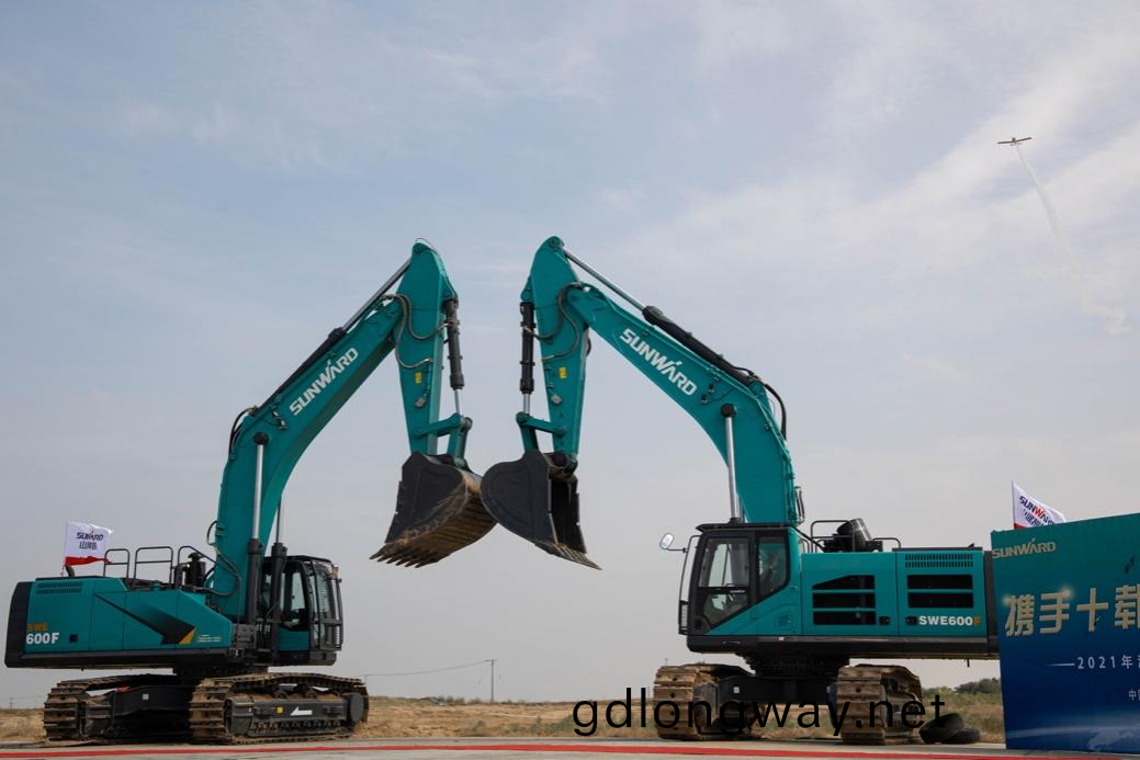 大(da)型(xing)挖(wa)掘(jue)機(ji)批量(liang)交(jiao)付、輕(qing)型運動(dong)飛機推廣……這(zhe)場(chang)活(huo)動(dong)超吸(xi)睛