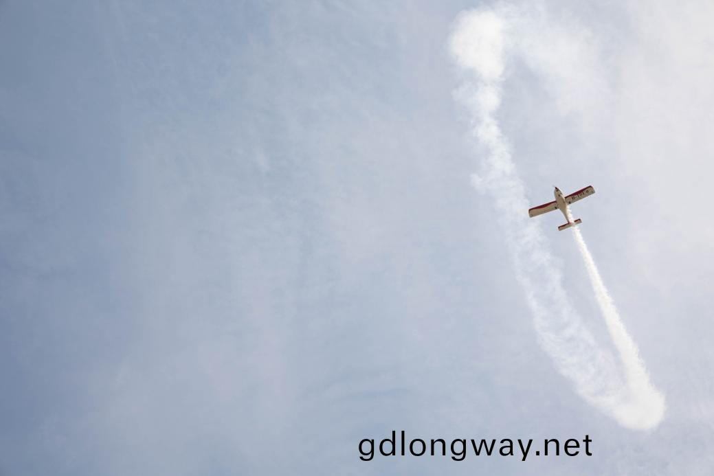 大型挖掘機批量(liang)交付(fu)、輕型運動(dong)飛機(ji)推廣(guang)……這場(chang)活動(dong)超吸(xi)睛(jing)