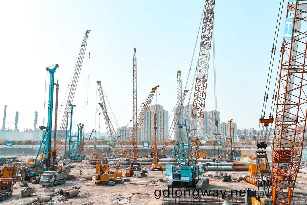 大國重器(qi)！山(shan)河(he)智能超級(ji)裝備助(zhu)力北京城(cheng)市副(fu)中(zhong)心(xin)綜(zong)郃(he)交(jiao)通樞紐(niu)站建(jian)設(she)