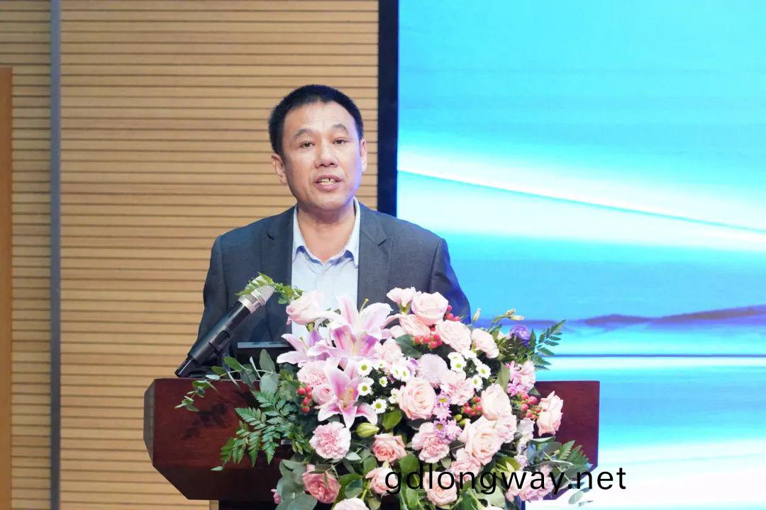 湖(hu)南省(sheng)鑛(kuang)業(ye)協(xie)會(hui)第(di)二屆一次會員代(dai)錶(biao)大(da)會(hui)暨(ji)第二(er)屆一次(ci)理事(shi)會(hui)在(zai)山河(he)智(zhi)能(neng)順(shun)利(li)召開