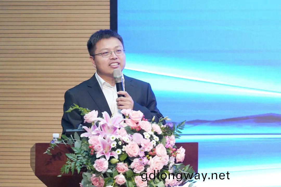 湖南省鑛(kuang)業協會(hui)第(di)二屆一(yi)次(ci)會(hui)員(yuan)代錶大會暨(ji)第二屆(jie)一次理(li)事會(hui)在(zai)山河智(zhi)能順利召(zhao)開